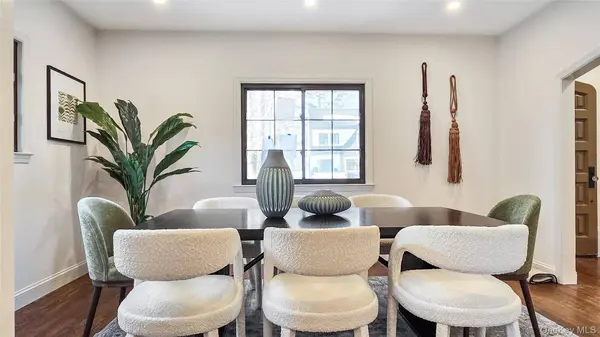 18 Lakeside DR, New Rochelle, NY 10801