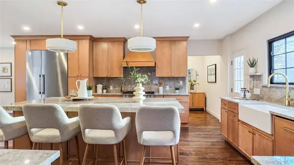 18 Lakeside DR, New Rochelle, NY 10801