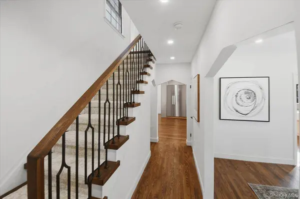 18 Lakeside DR, New Rochelle, NY 10801