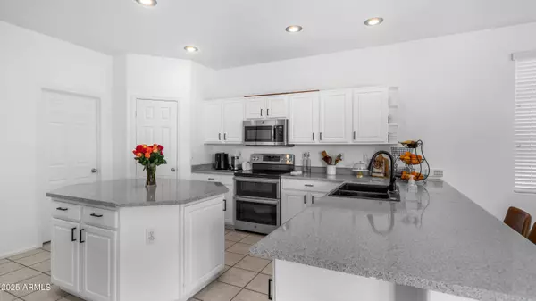 853 W HEMLOCK Way, Chandler, AZ 85248