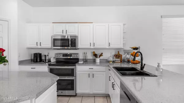 853 W HEMLOCK Way, Chandler, AZ 85248