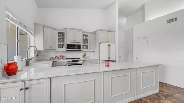 35 E SECRETARIAT Drive, Tempe, AZ 85284