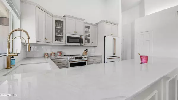 35 E SECRETARIAT Drive, Tempe, AZ 85284