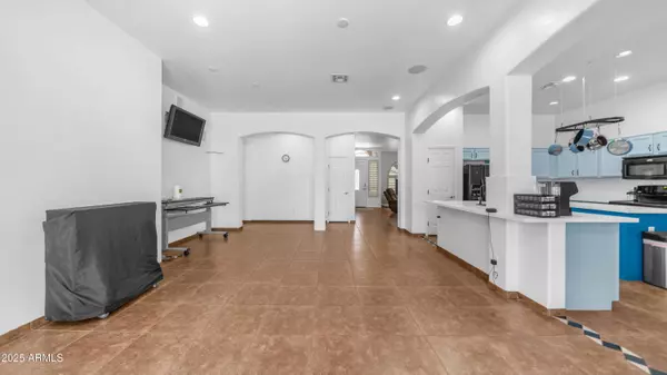 757 W CAROB Way, Chandler, AZ 85248