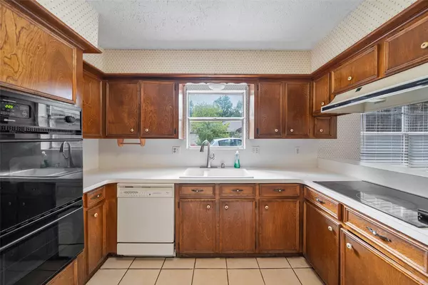 5934 Miller Valley DR, Houston, TX 77066