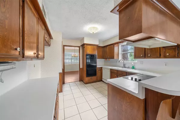 5934 Miller Valley DR, Houston, TX 77066