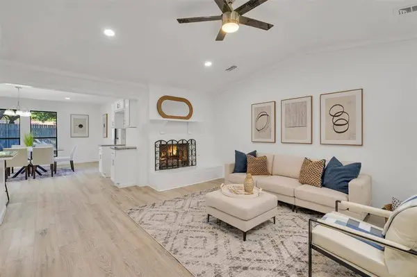 6825 John Drive, Richland Hills, TX 76118