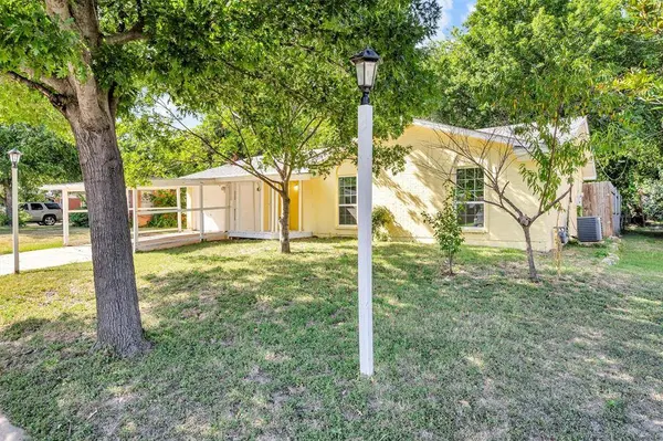 6825 John Drive, Richland Hills, TX 76118