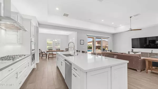 2086 E TRIGGER Way, Gilbert, AZ 85297