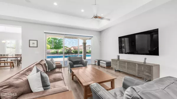 2086 E TRIGGER Way, Gilbert, AZ 85297