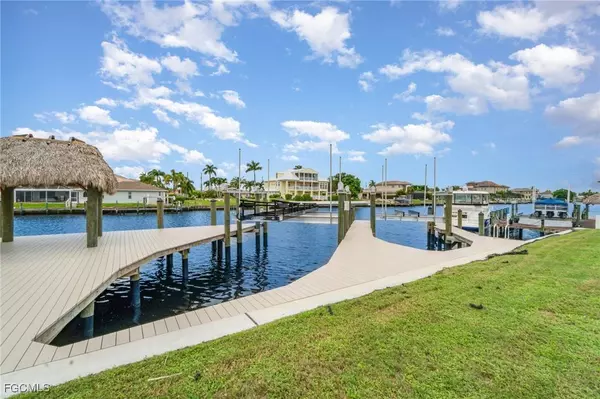 2208 SE 27th ST, Cape Coral, FL 33904