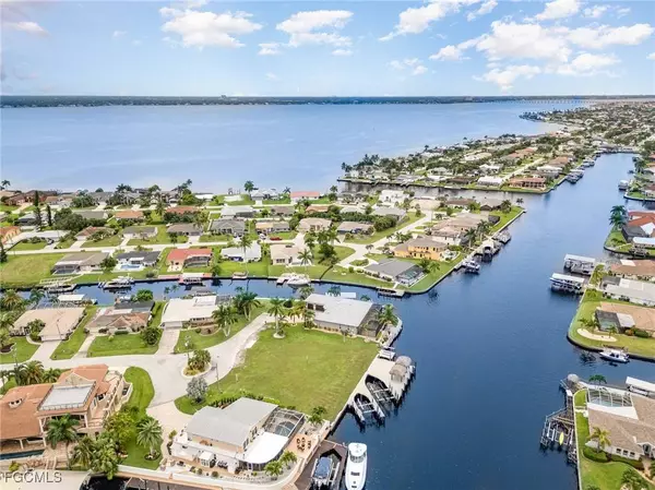 2208 SE 27th ST, Cape Coral, FL 33904