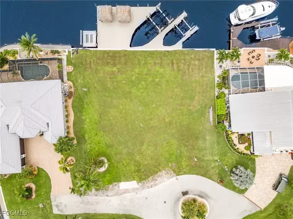 2208 SE 27th ST, Cape Coral, FL 33904