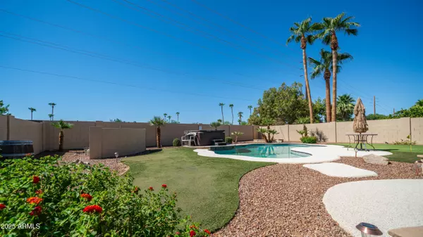 10641 E COOPERS HAWK Drive, Sun Lakes, AZ 85248