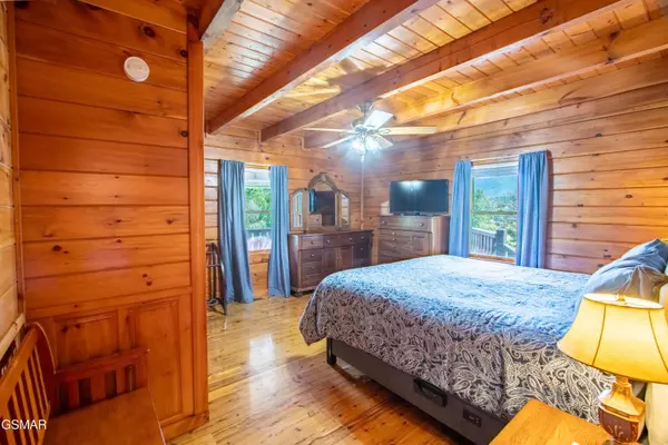 4105 Burning Tree LN, Sevierville, TN 37862