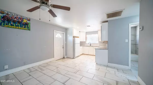 5550 W GARDENIA Avenue, Glendale, AZ 85301