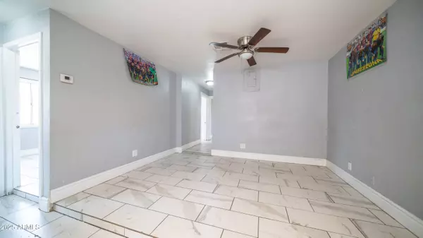 5550 W GARDENIA Avenue, Glendale, AZ 85301