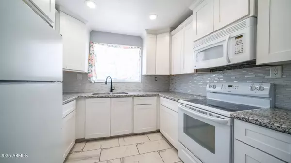 5550 W GARDENIA Avenue, Glendale, AZ 85301