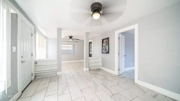 5550 W GARDENIA Avenue, Glendale, AZ 85301