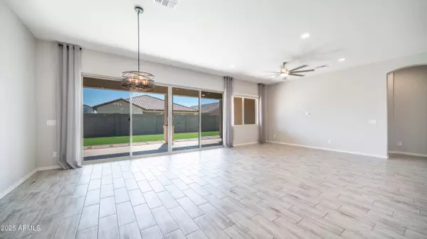 15999 W MONTANA DE ORO Drive, Surprise, AZ 85387