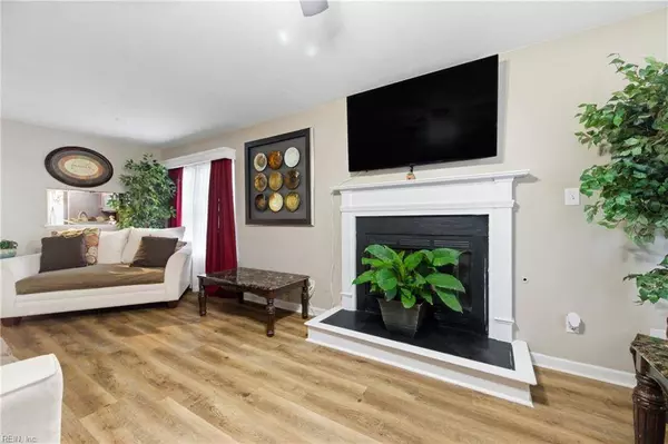 7 Thomas Nelson DR #Dr, Hampton, VA 23665