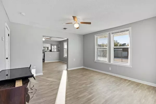 306 East Savannah St, Calhoun Falls, SC 29628