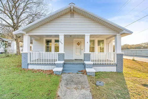 306 East Savannah St, Calhoun Falls, SC 29628