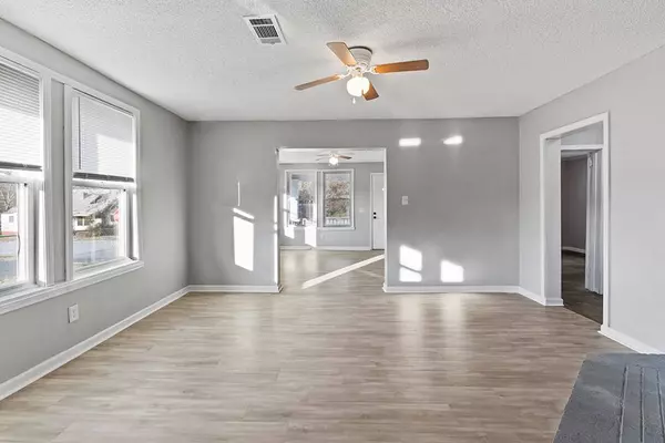 306 East Savannah St, Calhoun Falls, SC 29628