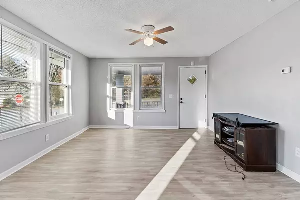 306 East Savannah St, Calhoun Falls, SC 29628