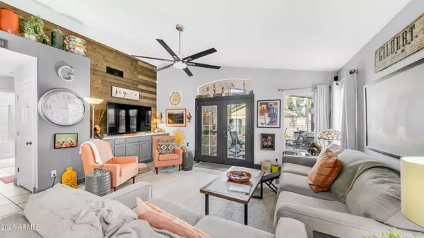 882 E BAYLOR Lane, Gilbert, AZ 85296