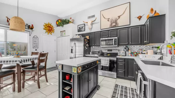 882 E BAYLOR Lane, Gilbert, AZ 85296