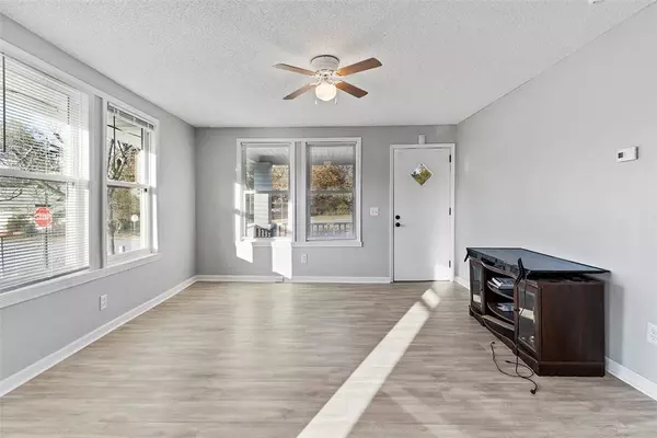 306 E Savannah ST, Calhoun Falls, SC 29628