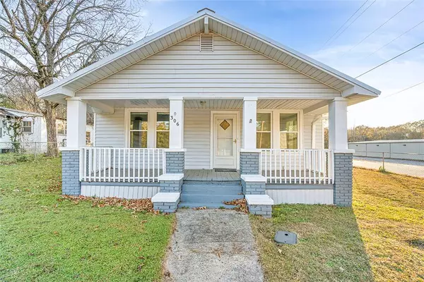 306 E Savannah ST, Calhoun Falls, SC 29628