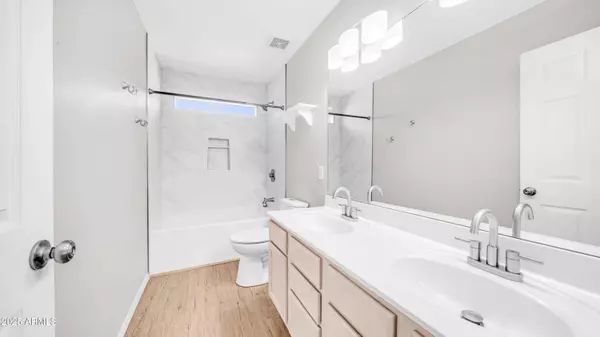 1072 W WINDHAVEN Avenue, Gilbert, AZ 85233