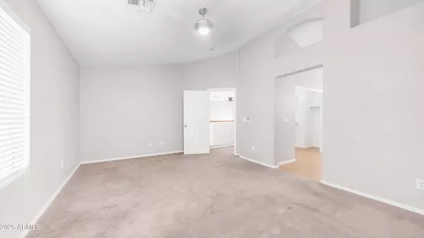 1072 W WINDHAVEN Avenue, Gilbert, AZ 85233