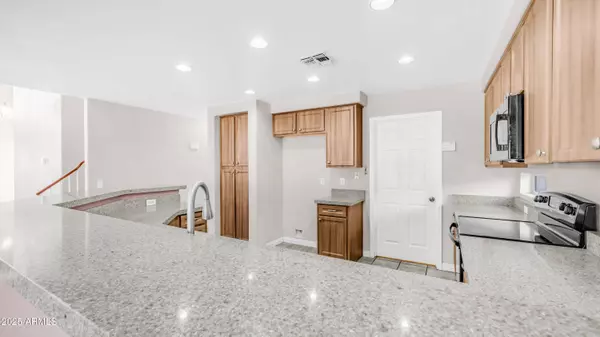 1072 W WINDHAVEN Avenue, Gilbert, AZ 85233