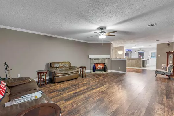 910 Anvil Creek Drive, Arlington, TX 76001