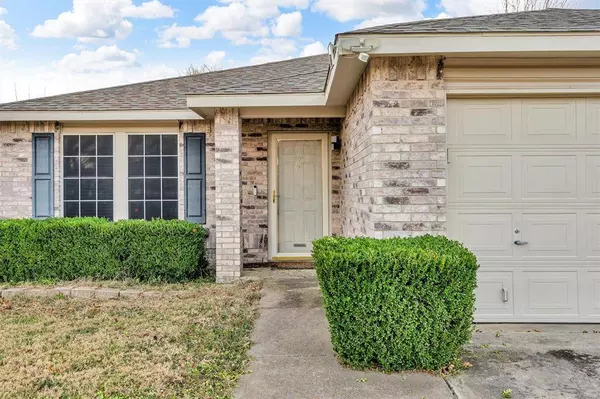 910 Anvil Creek Drive, Arlington, TX 76001