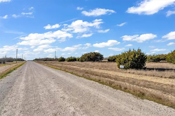 192 Private Road 197, Blum, TX 76627