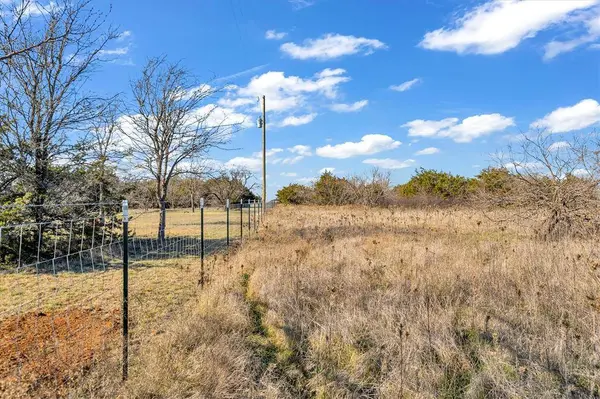 192 Private Road 197, Blum, TX 76627