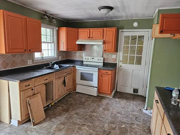 112 Anderson Dr, Greenwood, SC 29646