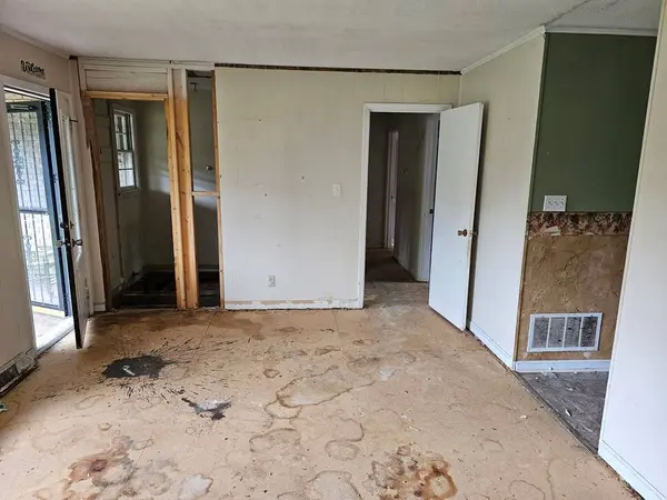 112 Anderson Dr, Greenwood, SC 29646