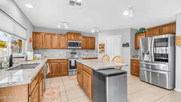 27980 N TITANIUM Lane, San Tan Valley, AZ 85143