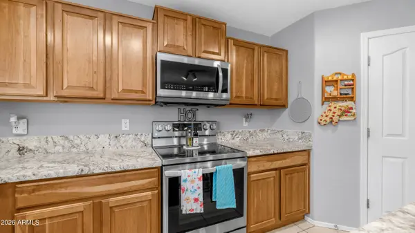 27980 N TITANIUM Lane, San Tan Valley, AZ 85143
