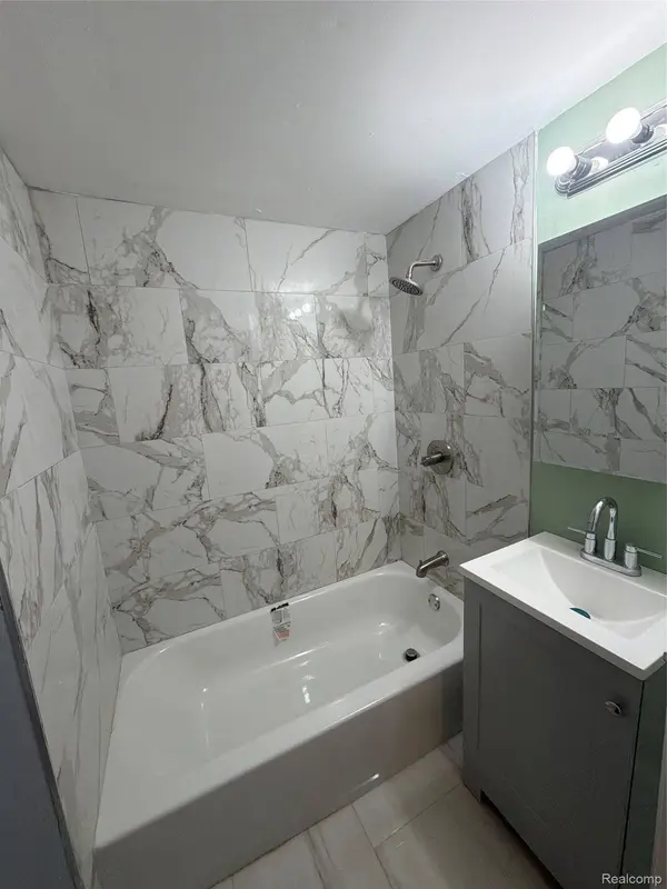 121 Jones ST, Mt. Clemens, MI 48043