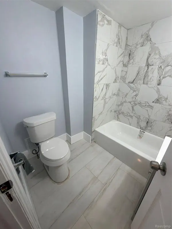 121 Jones ST, Mt. Clemens, MI 48043