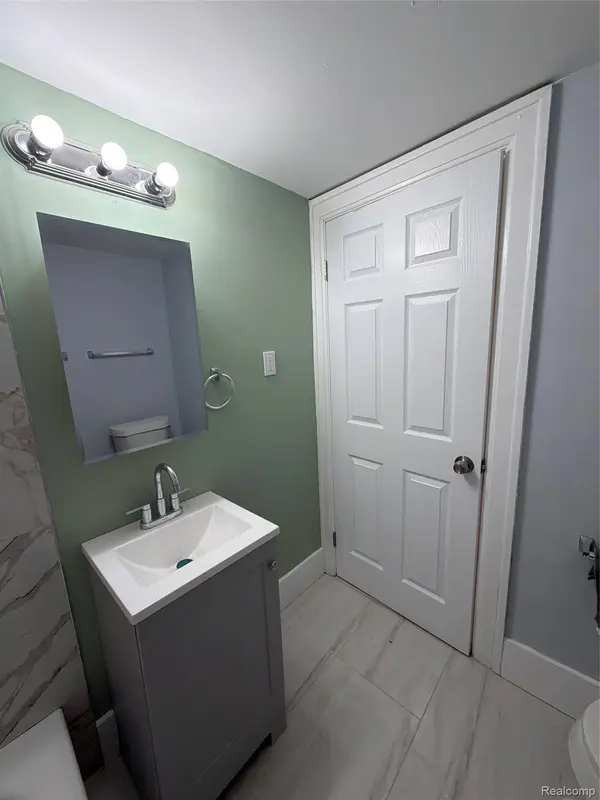 121 Jones ST, Mt. Clemens, MI 48043