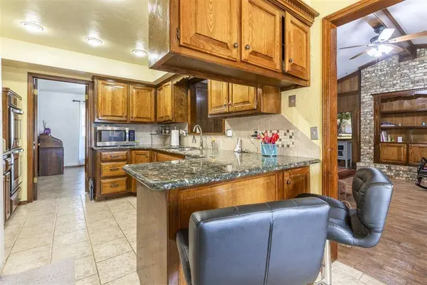 912 Carfax RD, Edmond, OK 73034