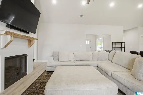 467 COUNTY ROAD 40, Deatsville, AL 36022