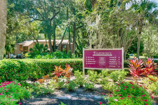 5 Mid Oaks CIR, Palm Coast, FL 32137